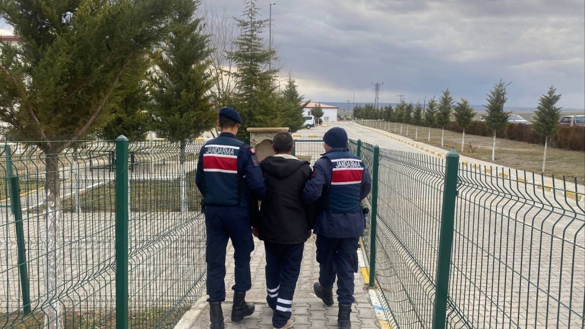 Turkish security forces detain 19 in ops against terrorist FETÖ
