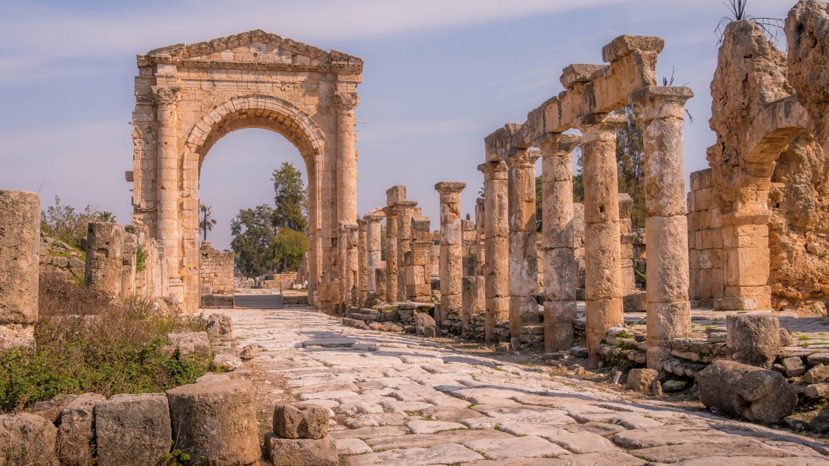 The Tyre necropolis triumphal arch and the road with columns at the UNESCO archaeological site in Sour, Lebanon. (Shutterstock Photo)