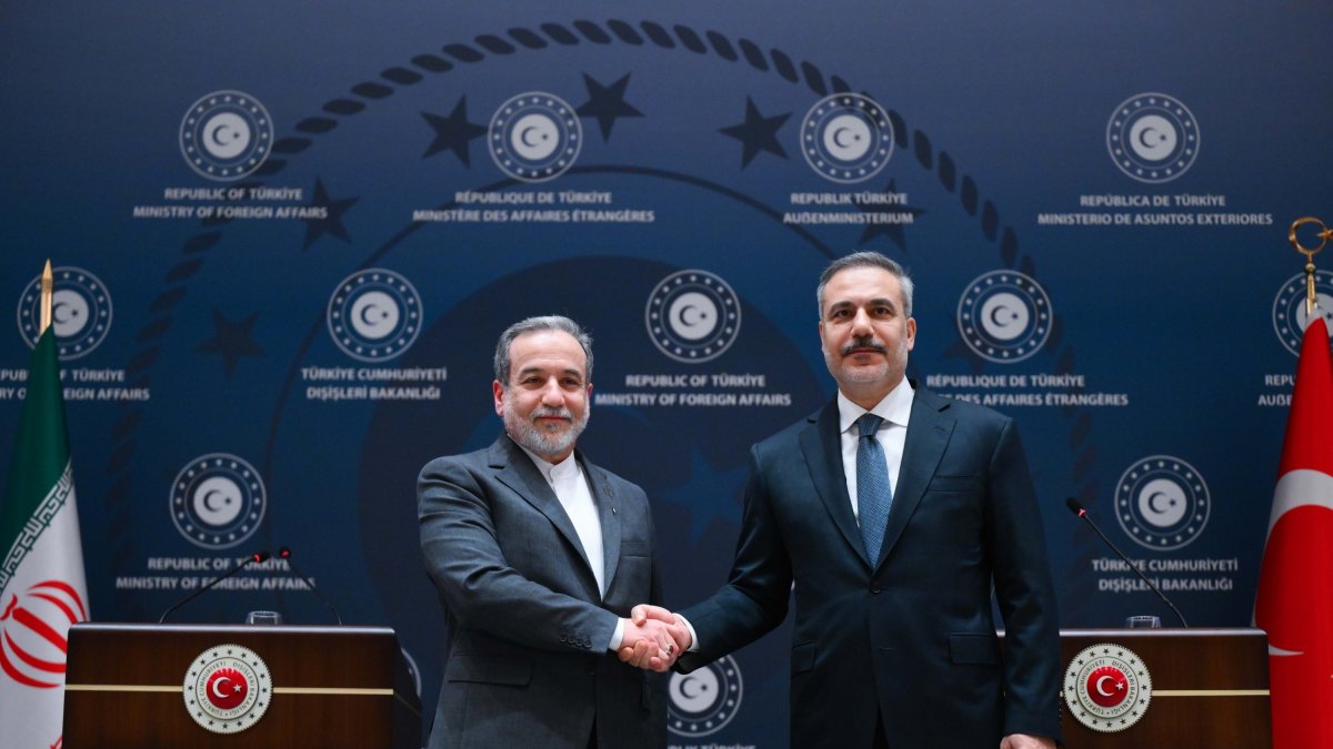 Foreign Minister Hakan Fidan (R) shakes hands with Iranian Foreign Minister Abbas Araghchi, Ankara, Türkiye, Jan. 30, 2026. (AA Photo)