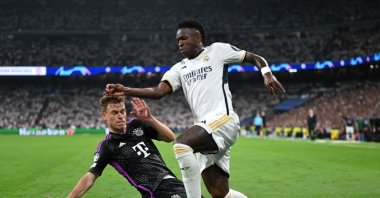 Bayern Munich's Joshua Kimmich (L) battles for possession with Real Madrid's Vinicius Junior during the UEFA Champions League semifinal second leg match at the Bernabeu, Madrid, Spain, May 8, 2024. (Getty Images Photo)