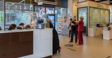 Staff and patients are seen in the lobby of a hospital in Izmir, western Türkiye, Jan. 26, 2021. (Shutterstock Photo)