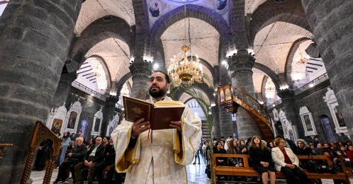 Faithful attend the Palm Sunday service at the Cathedral of Our Lady of Dormition, headquarters of the Melkite Greek Catholic Patriarchate, in Damascus, Syria, March 29, 2026. (AFP Photo)