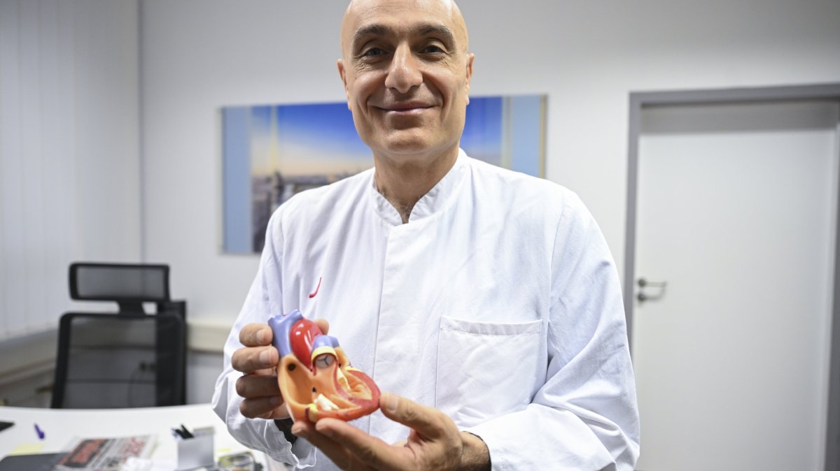 Turkish cardiologist performs world’s 1st heart valve implant