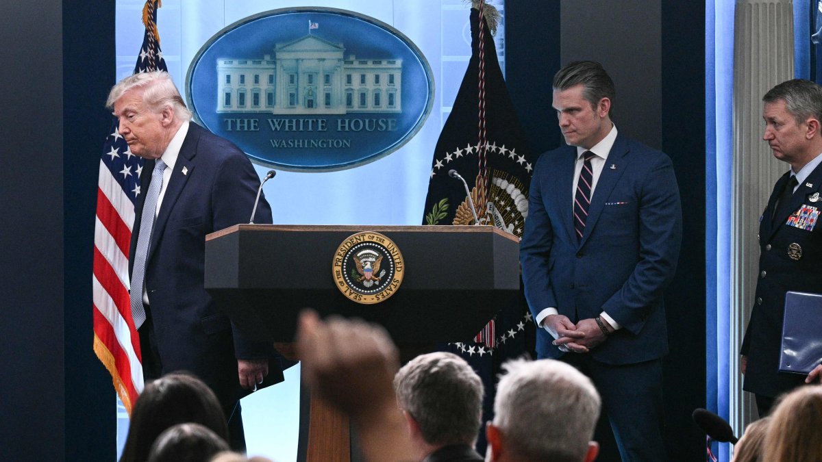 U.S. President Donald Trump, Secretary of Defense Pete Hegseth, and Chairman of the Joint Chiefs of Staff General Dan Caine depart after speaking about the conflict in Iran in the James S. Brady Press Briefing Room of the White House, April 6, 2026, in Washington, D.C. (AFP Photo)