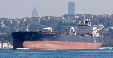Altura, a Turkish-owned crude oil tanker, transits the Bosporus in Istanbul, Türkiye, March 16, 2026. (Reuters Photo)