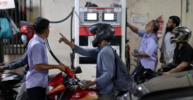 Vehicles refuel at a fuel station, as concerns grow over fuel supply amid the U.S.-Israel war on Iran, Dhaka, Bangladesh, April 6, 2026. (Reuters Photo)