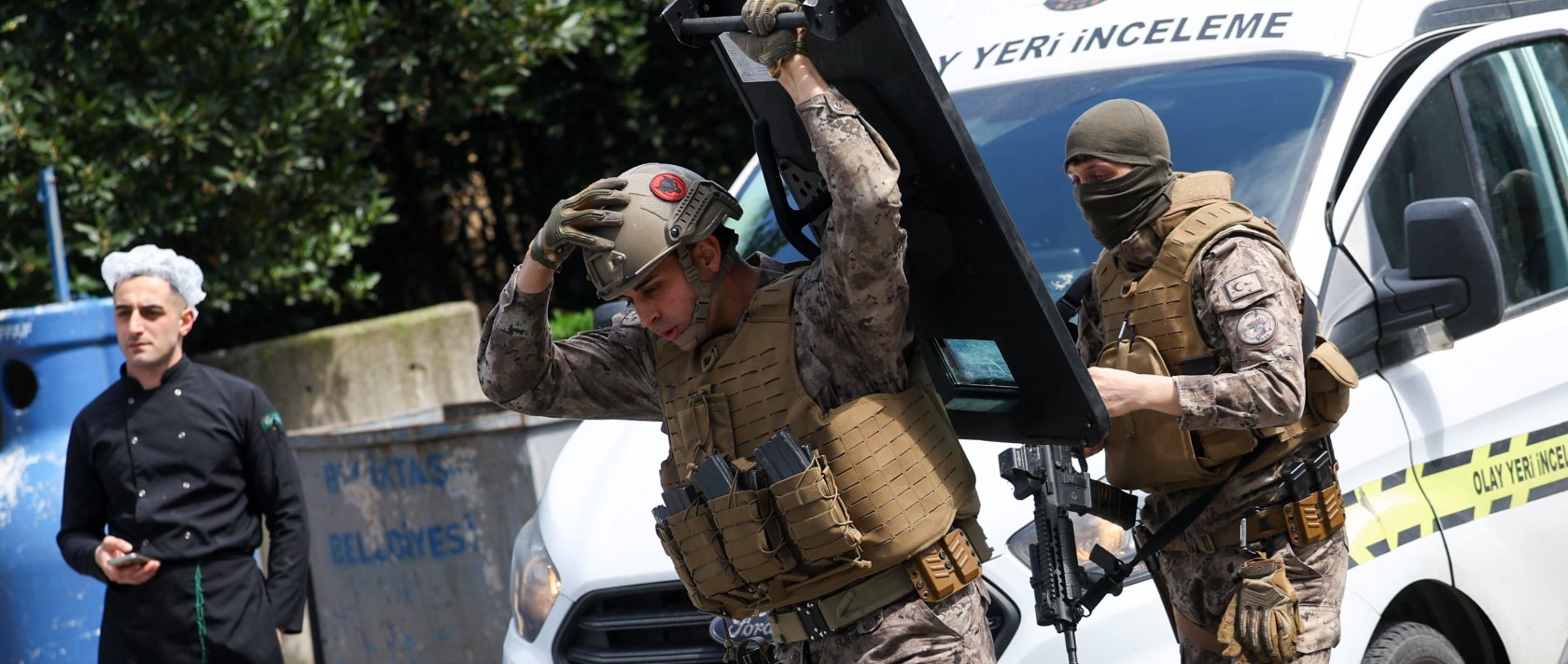 Police officers take security measures at the scene, Istanbul, Türkiye, April 7, 2026. (Reuters Photo)