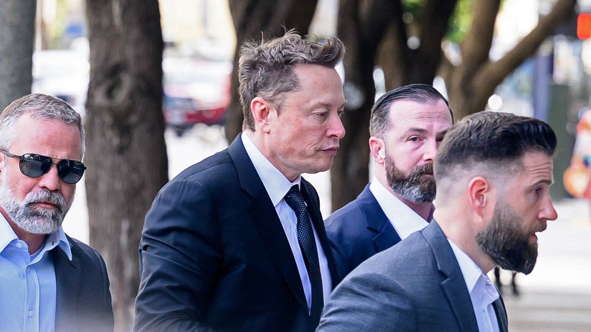 Elon Musk arrives at federal court for his trial in a civil case for allegedly manipulating Twitter's stock price before he purchased the company in 2022, San Francisco, California, U.S., March 4, 2026. (AFP Photo)
