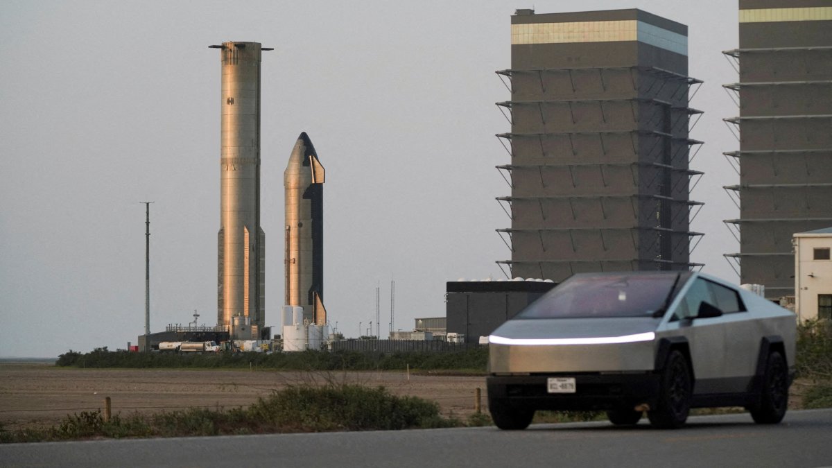 SpaceX's rocket, as the company prepares to file for an initial public offering (IPO), Starbase, Texas, U.S., March 31, 2026. (Reuters Photo)
