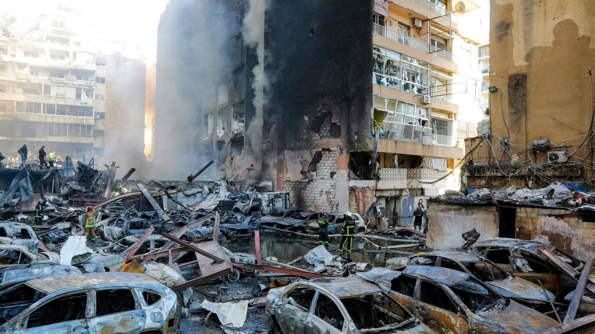 Firefighters attempt to extinguish a fire following an Israeli strike at the Corniche al-Mazraa neighbourhood of Beirut, Lebanon, April 8, 2026. (AFP Photo)
