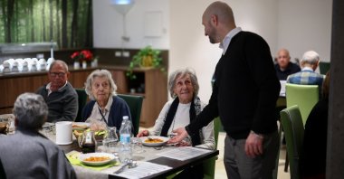 Residents eat lunch at "Aris Senior Living," Rome, Italy, March 19, 2026. (Reuters Photo)