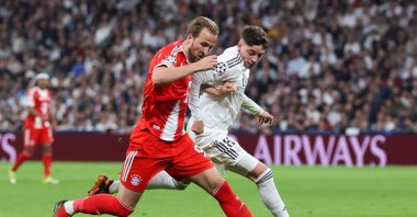 Bayern Munich's Harry Kane (L) vies for the ball with Real Madrid's Federico Valverde during the UEFA Champions League quarter-final first-leg football match at Santiago Bernabeu Stadium, Madrid, Spain, April 7, 2026. (AFP Photo)