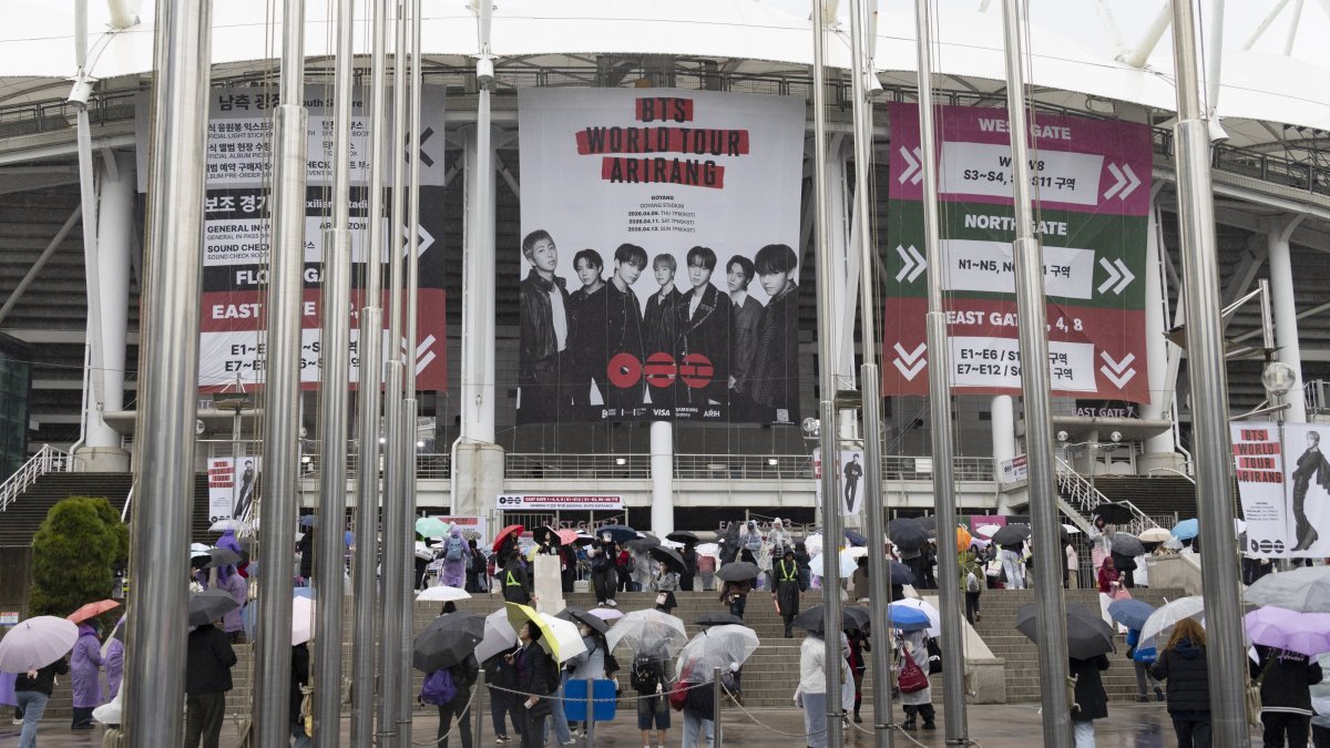 Fans gather to see a concert of K-pop group BTS, Seoul, South Korea, April 9, 2026. (EPA Photo)