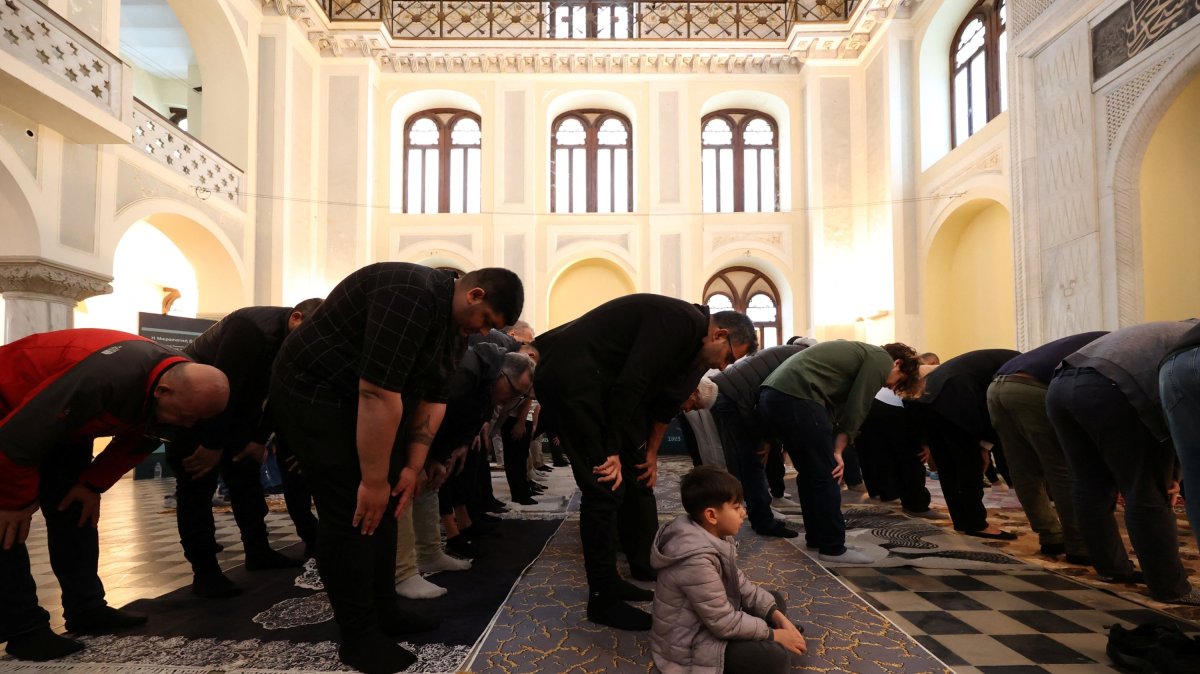 Turks and other Muslims attend prayers in the Yeni Mosque, which opened for the first time after more than a century, during Eid al-Fitr, Thessaloniki, Greece, April 10, 2024. (Reuters Photo)