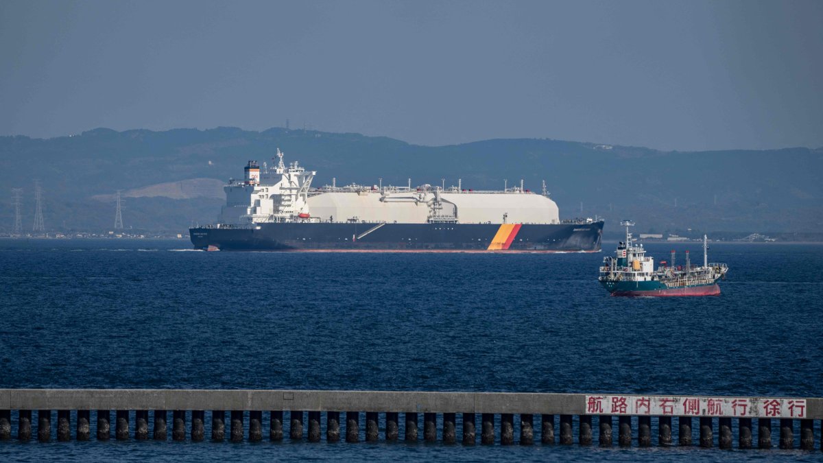 A liquefied natural gas (LNG) tanker sails through Tokyo Bay, Tokyo, Japan, April 8, 2026. (AFP Photo)