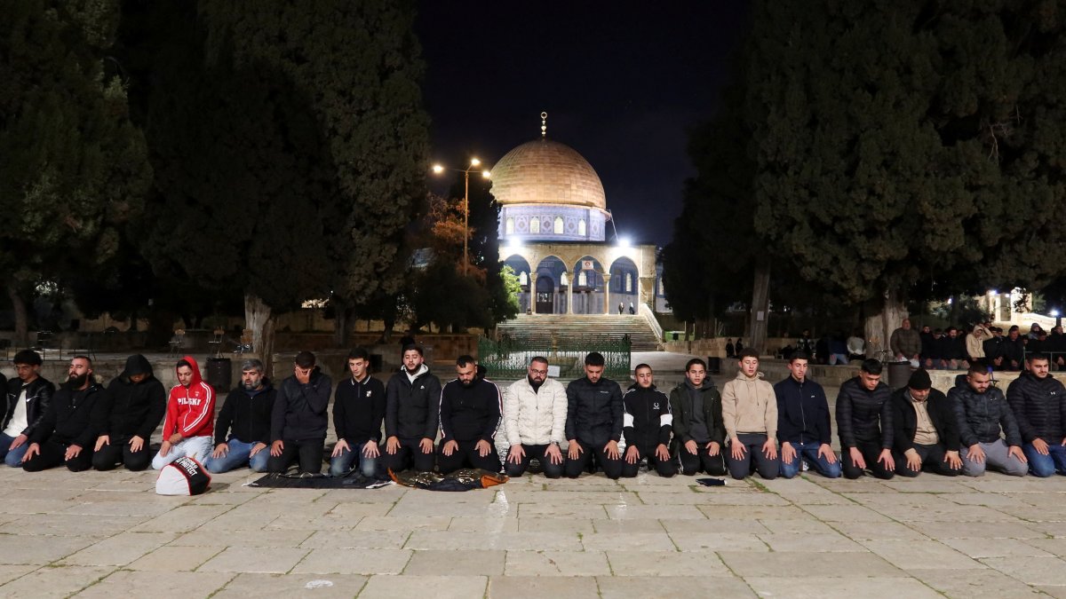 Muslim worshippers pray in front of the Dome of the Rock at Al-Aqsa compound, in East Jerusalem, Palestine, April 9, 2026. (Reuters Photo) 