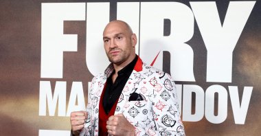 British boxer Tyson Fury poses on the red carpet to attend a "Grand Arrival" event, ahead of the heavyweight boxing match against Russia's Arslanbek Makhmudov, London, U.K., April 8, 2026. (AFP Photo)