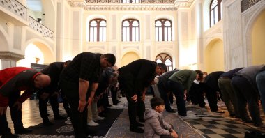 Turks and other Muslims attend prayers in the Yeni Mosque, which opened for the first time after more than a century, during Eid al-Fitr, Thessaloniki, Greece, April 10, 2024. (Reuters Photo)
