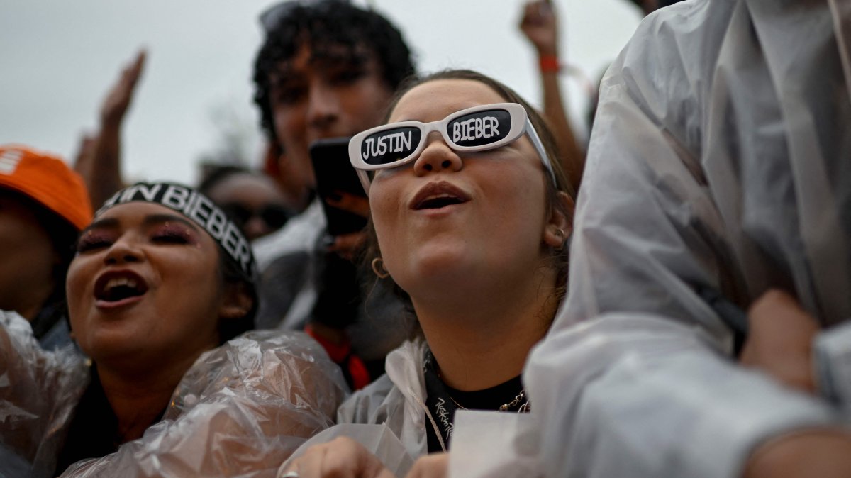 A Justin Bieber fan reacts to the concert at the Rock in Rio music festival at the Olympic Park, Rio de Janeiro, Brazil, Sept. 4, 2022. (AFP Photo)