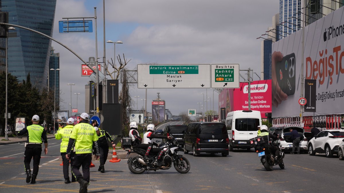 Following reports of gunfire in Istanbul’s Beşiktaş district, multiple police units were deployed to the area, Istanbul, Türkiye, April 7, 2026. (AA Photo) 