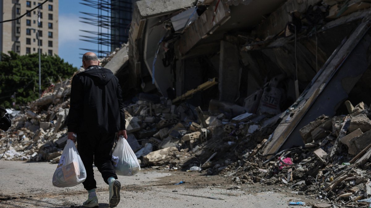 Food prices surge in Lebanon as war disrupts supplies, WFP says