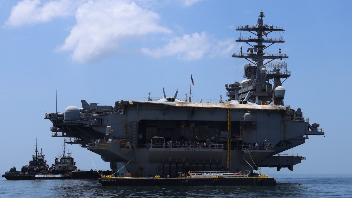 Nimitz-class aircraft carrier USS Nimitz (CVN 68) transits the Gulf of Panama, Panama, March 30, 2026. (EPA Photo)