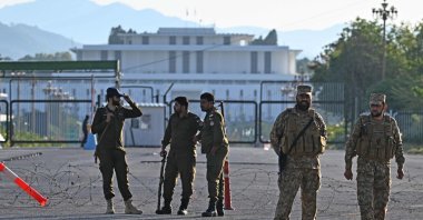 Pakistani soldiers and police officers stand guard near the president's house in the Red Zone area, as Pakistan prepares to host the U.S. and Iran for peace talks, Islamabad, Pakistan, April 10, 2026.  (AFP Photo)