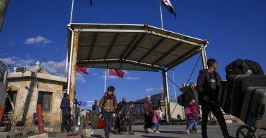 Syrians cross the border from Türkiye into Syria at the Bab al-Salama crossing gate, Syria, Dec. 13, 2024. (AP Photo)