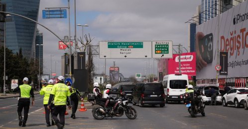 Following reports of gunfire in Istanbul’s Beşiktaş district, multiple police units were deployed to the area, Istanbul, Türkiye, April 7, 2026. (AA Photo) 