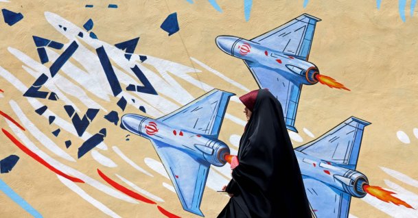 A woman walks past an anti-USA and anti-Israel mural, in Tehran, Iran, April 8, 2026. (AFP Photo)