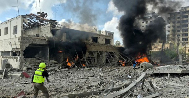First responders rush to the site of an Israeli airstrike that targeted the Lebanese State Security Center, in the southern city of Nabatieh, Lebanon, April 10 2026. (AFP Photo)