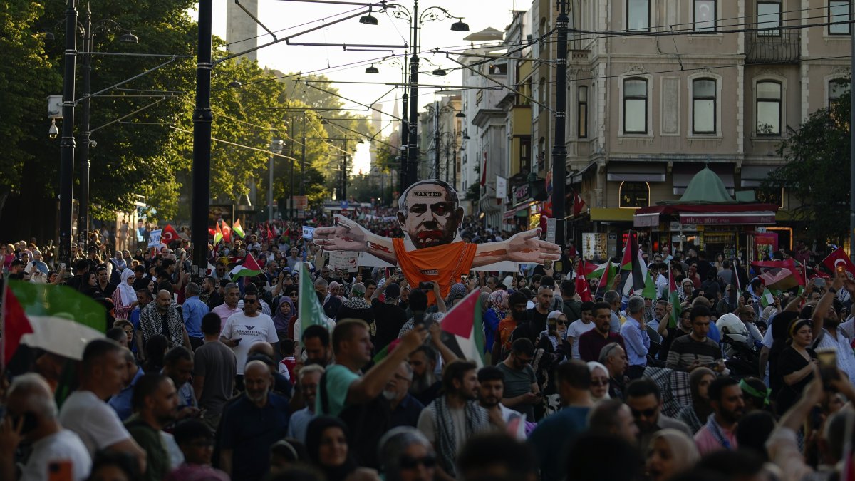 Demonstrators hold a cardboard sign showing Israeli Prime Minister Benjamin Netanyahu, during a pro-Palestinian protest, Istanbul, Türkiye, June 1, 2024. (AP Photo)
