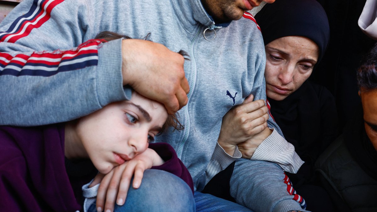 Mourners react as they attend the funeral of Al Jazeera journalist Mohammad Weshah, who was killed in an Israeli strike, in Deir al-Balah, central Gaza Strip, Palestine, April 9, 2026. (Reuters Photo)