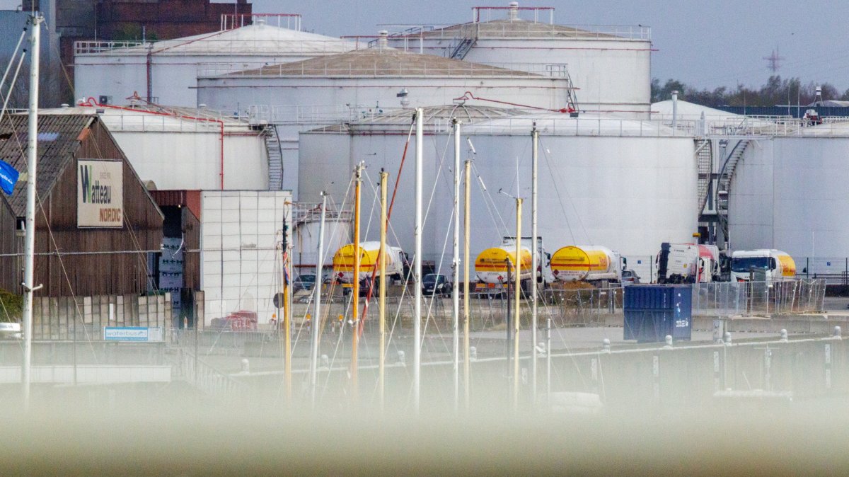 A view of a storage terminal of oil company Lukoil Neder‑over‑Heembeek, Brussels, Belgium, March 30, 2026. (EPA Photo)