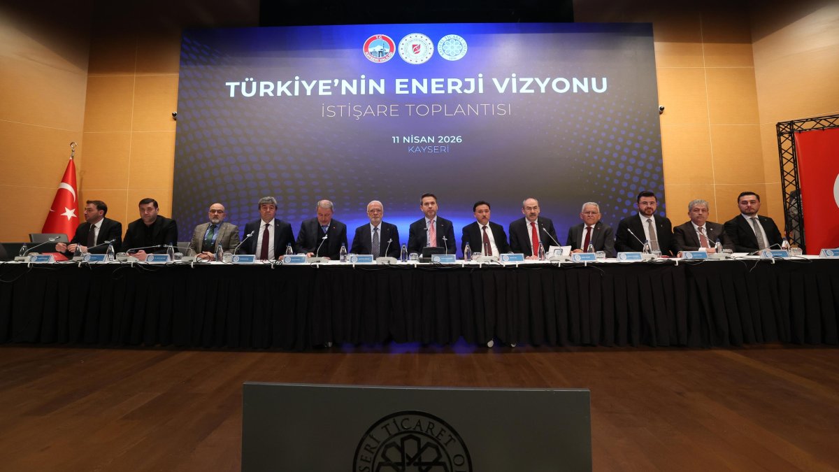Türkiye working on new long-term energy architecture: Minister