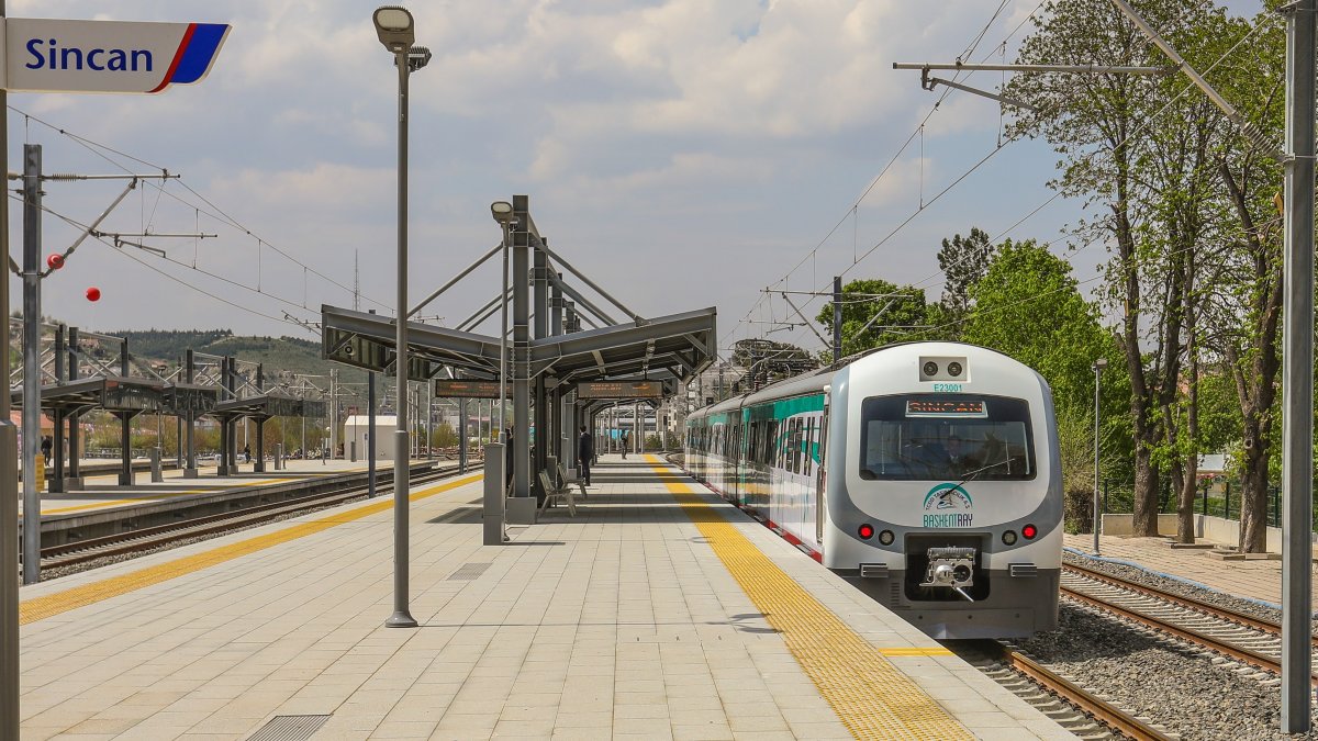 A Başkentray commuter train operating along the Sincan-Kayaş rail corridor, Ankara, Türkiye, Feb. 15, 2019. (Shutterstok Photo)