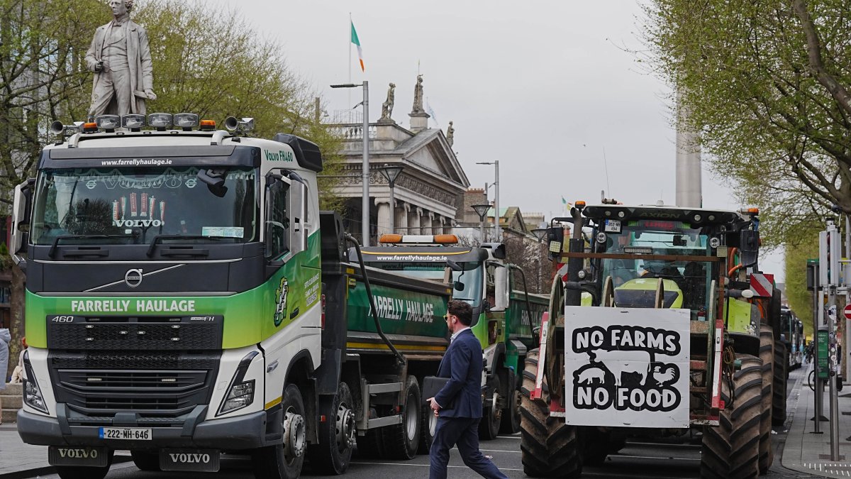 Irish govt set to hold emergency meeting over fuel cost protests