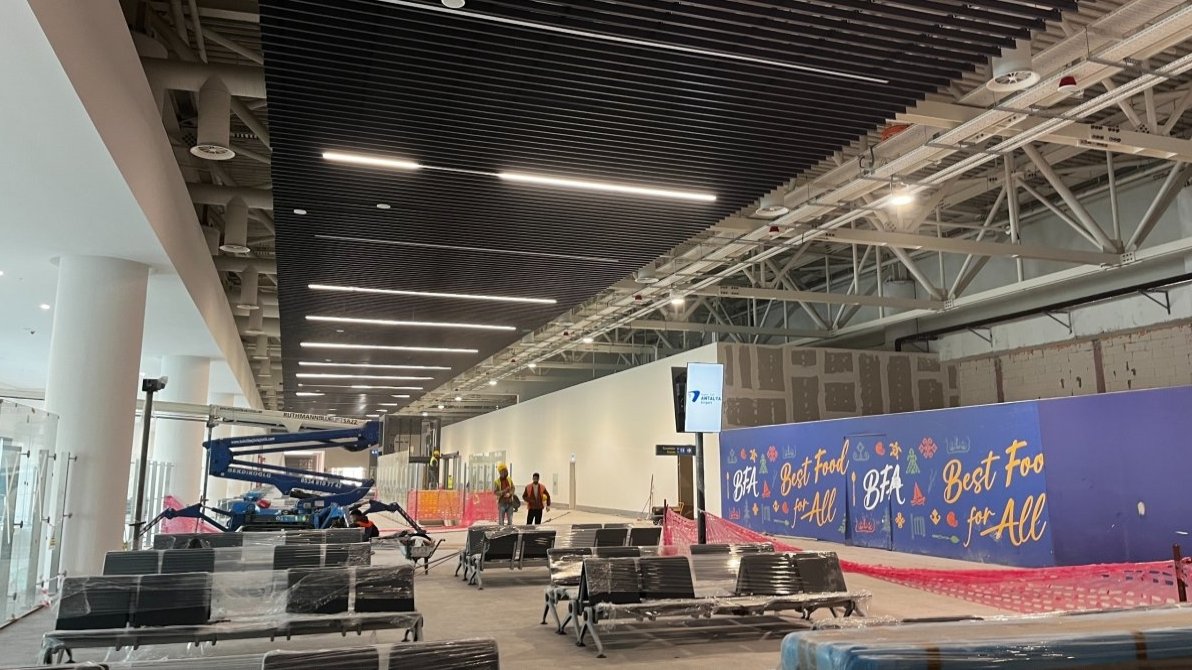 Türkiye's Antalya Airport serves over 3M passengers in Q1