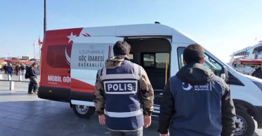 Mobile Migration Point vehicles conduct identity checks during field inspections, Ankara, Türkiye, March 20, 2026. (DHA Photo) 