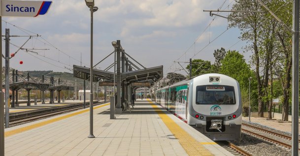 A Başkentray commuter train operating along the Sincan-Kayaş rail corridor, Ankara, Türkiye, Feb. 15, 2019. (Shutterstok Photo)