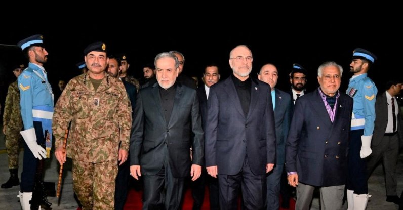 The Iranian delegation, led by parliament speaker Mohammad Bagher Ghalibaf and Foreign Minister Abbas Araghchi, is welcomed by Pakistan's Chief of Army Staff (COAS) Asim Munir and Foreign Minister Mohammad Ishaq Dar for U.S. and Iran peace talks, Islamabad, Pakistan, April 10, 2026. (Reuters Photo)