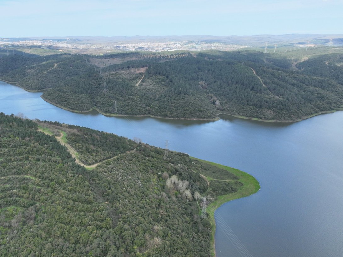 An aerial view of Alibey Dam showing water storage levels within the reservoir basin, Istanbul, Türkiye, April 11, 2026. (AA Photo)