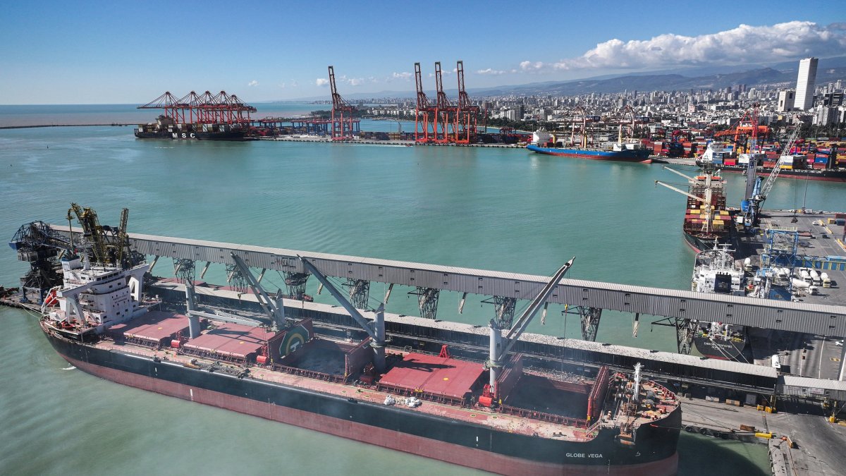 Türkiye's current account balance sees $7.5B deficit in February