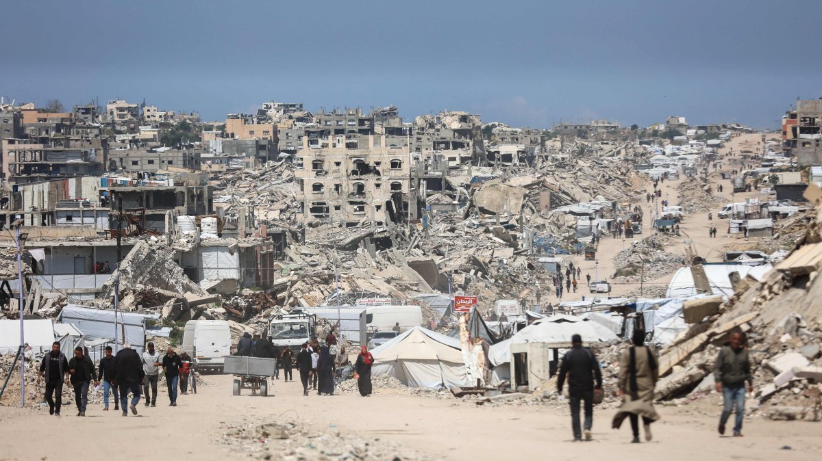 Palestinians walk amid the rubble of destroyed buildings in the Jabalia refugee camp in the northern Gaza Strip, April 13, 2026. (AFP Photo)