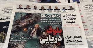 The front page of the Jam Jam newspaper on sale at a newsstand features a cartoon of U.S. President Donald Trump drowning in the Strait of Hormuz with the headline "Marine Bluff” in Tehran, Iran, April 13, 2026. (AFP Photo)