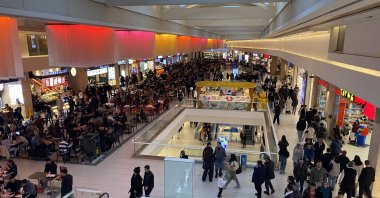 People are seen in a mall in Bursa, northwestern Türkiye, March 20, 2026. (IHA Photo)