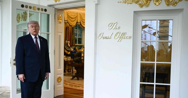 US President Donald Trump speaks to the press outside the Oval Office at the White House in Washington, D.C., April 13, 2026. (AFP Photo)