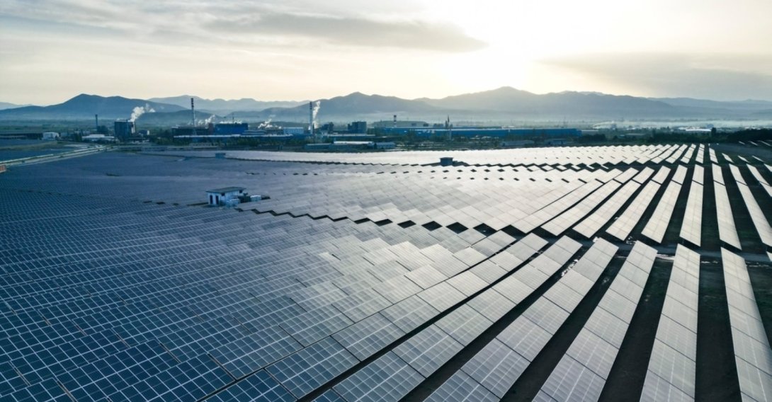 An aerial view of solar panels at Türkiye's largest solar farm, Konya, central Türkiye, May 16, 2023. (Shutterstock Photo)