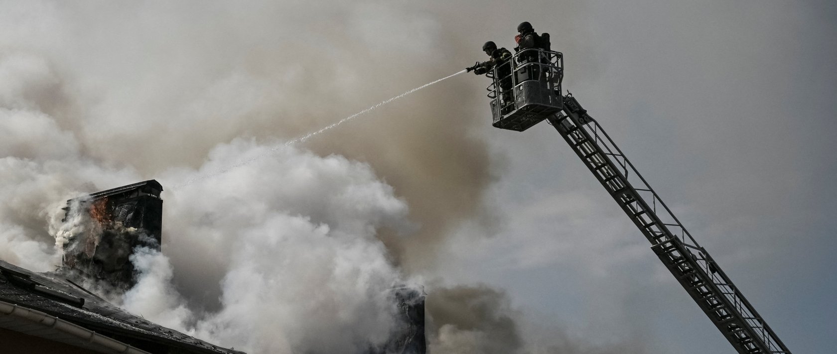 Firefighters work at the site of a building hit by a Russian drone strike, amid Russia's attack on Ukraine, in Zaporizhzhia, Ukraine, April 13, 2026. REUTERS/Stringer 