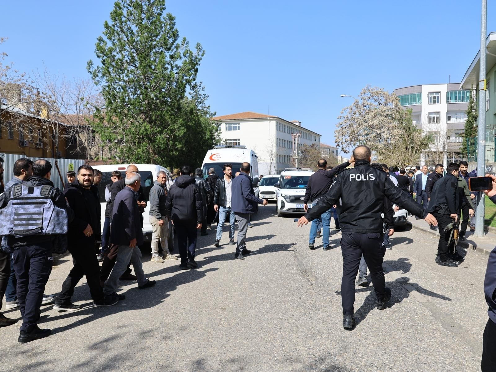 Gunman opens fire at high school in S. Türkiye, injures 16